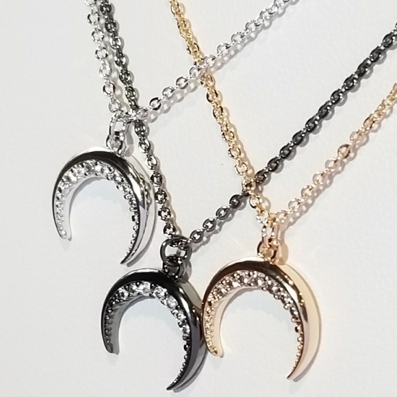 💖 New in Gift Box 🎁 Crescent Moon Necklace - Picture 4 of 7